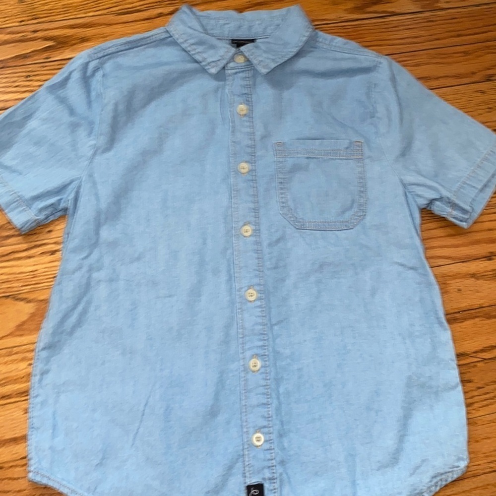 Art class size 8 chambray button down
